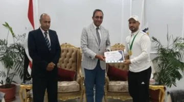 إكرام محلي.. محافظ قنا يشيد ببطل العالم في الووشو كونغ فو